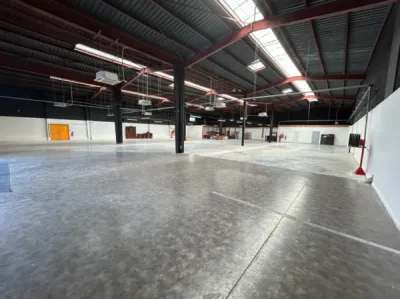 GONFREVILLE-L’ORCHER  –  À LOUER LOCAL COMMERCIAL AVEC FORTE VISIBILITÉ