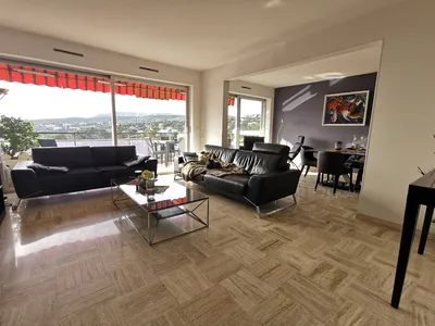 Appartement à vendre T3 Cassis refait à neuf dans résidence sécurisée de standing avec ascenseur, piscine et terrasse vue mer 