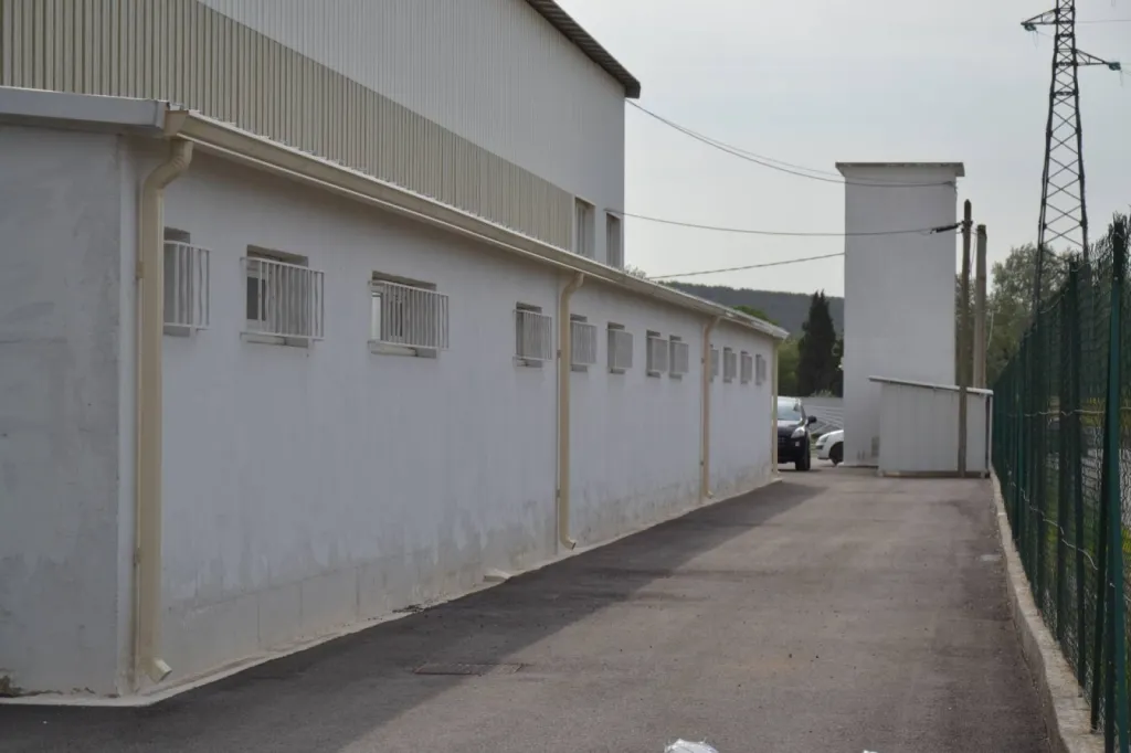 Fabrication et installation de gouttières aluminium G380 couleur à sorgues (vaucluse)