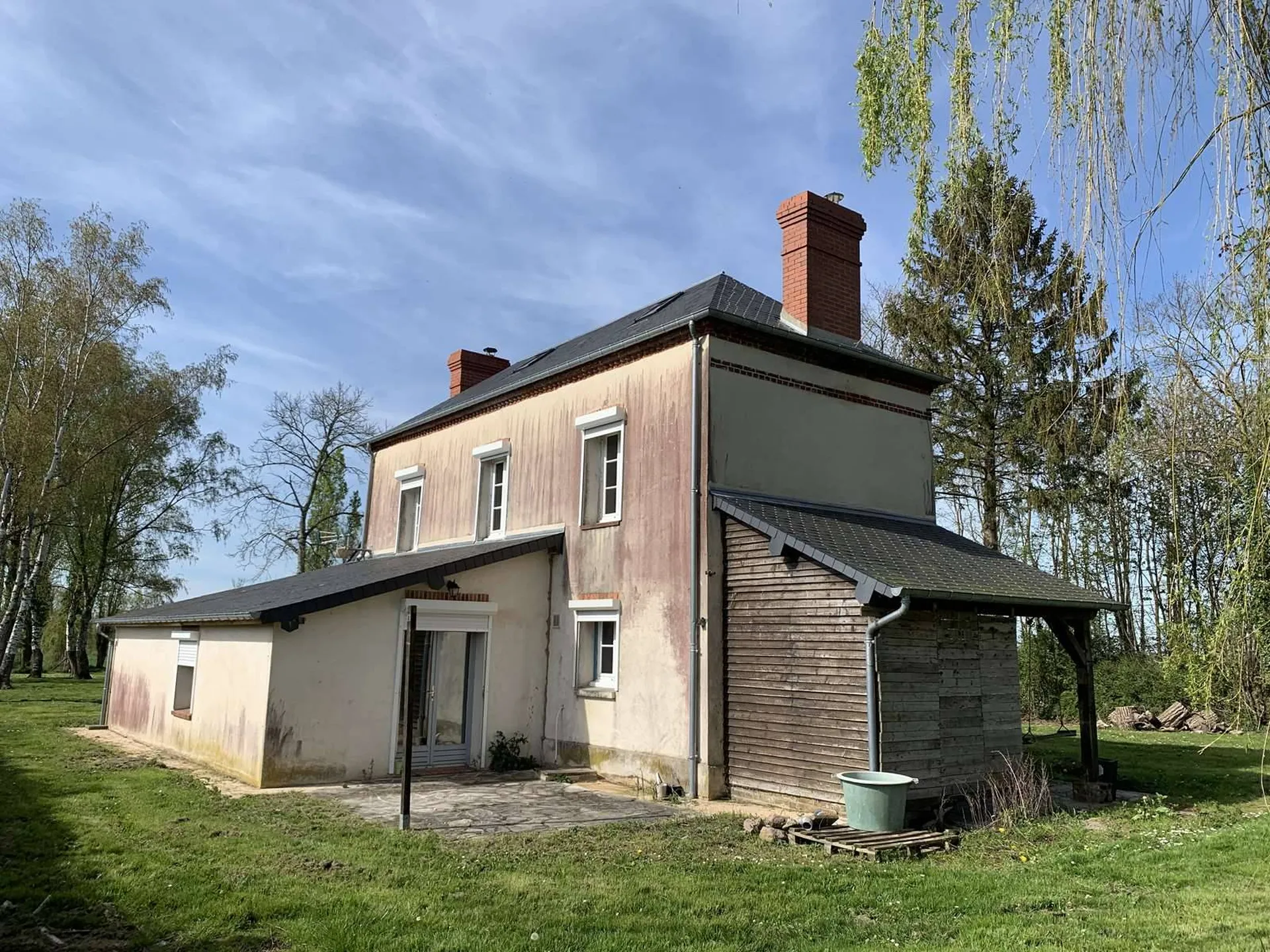 A acquérir Propriété avec 5 hectares de terrain plat, dans la région de LISIEUX 14100