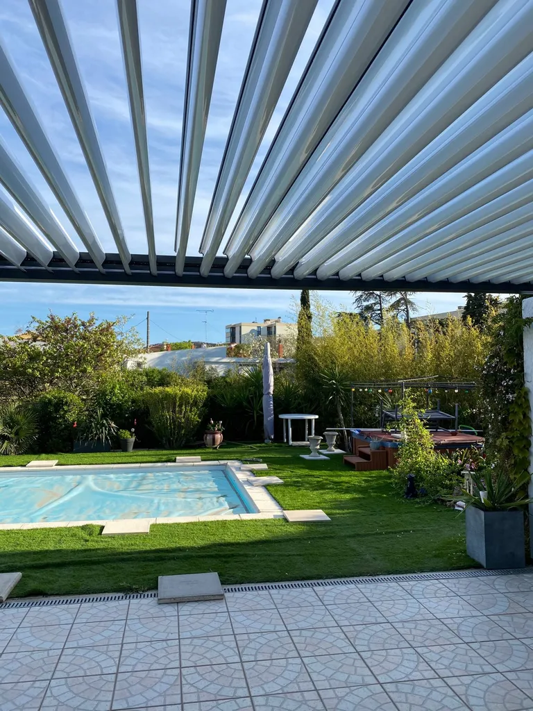 Pergola bioclimatique sur Martigues