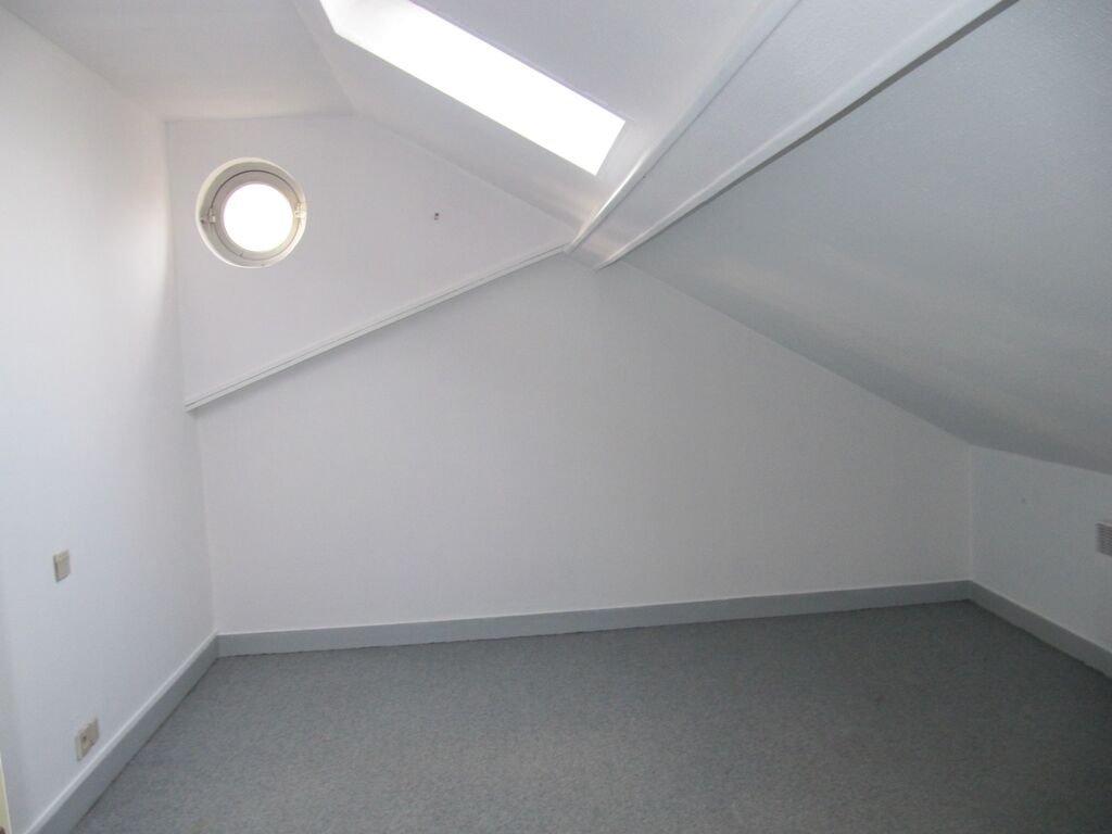 APPARTEMENT BERNAY PROCHE JARDIN PUBLIC, COMMERCES