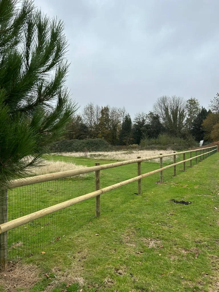 Installation de Clôture de Délimitation en Bois, Lices Bois et Barrière Campagnarde pour Terrain et Propriété Rurale à Lieurey dans l'Eure à proximité de Cormeilles et Beuzeville