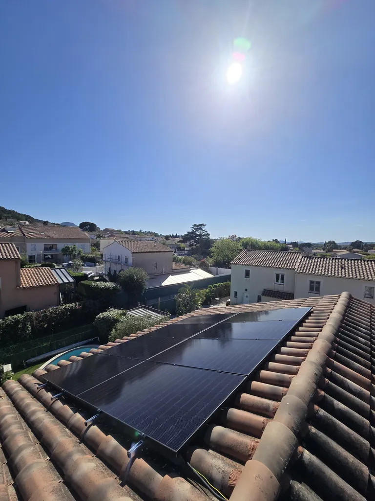 Installer un système solaire combiné avec des panneaux PVT performants à Saint-Maximin-la-Sainte-Baume dans le Var