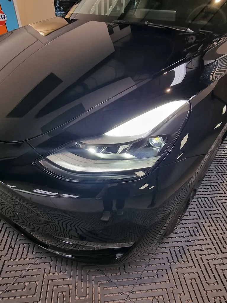 Installation d’une protection carrosserie sur une Tesla Model Y de Marseille