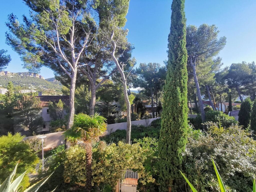 Appartement Cassis  T4 en rez-de-chaussée surélevé avec loggia dans résidence sécurisée avec parking