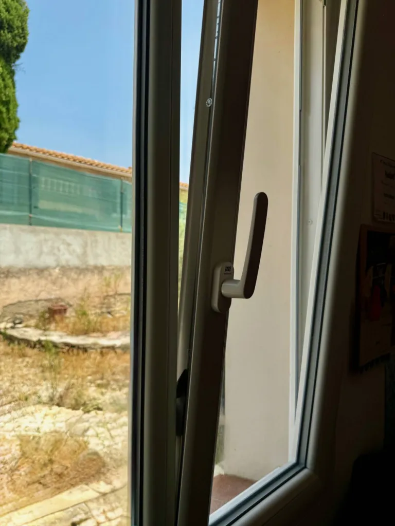 Pose de menuiseries PVC sur-mesure