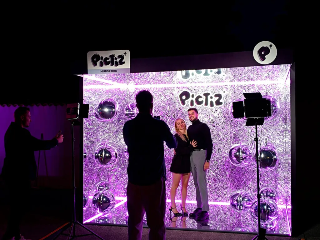 Louer une cabine photo miroir avec photobooth pour votre mariage à aix en Provence  