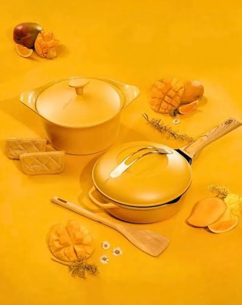La cocotte Incroyable et la fabuleuse poêle Cookut couleur mangue