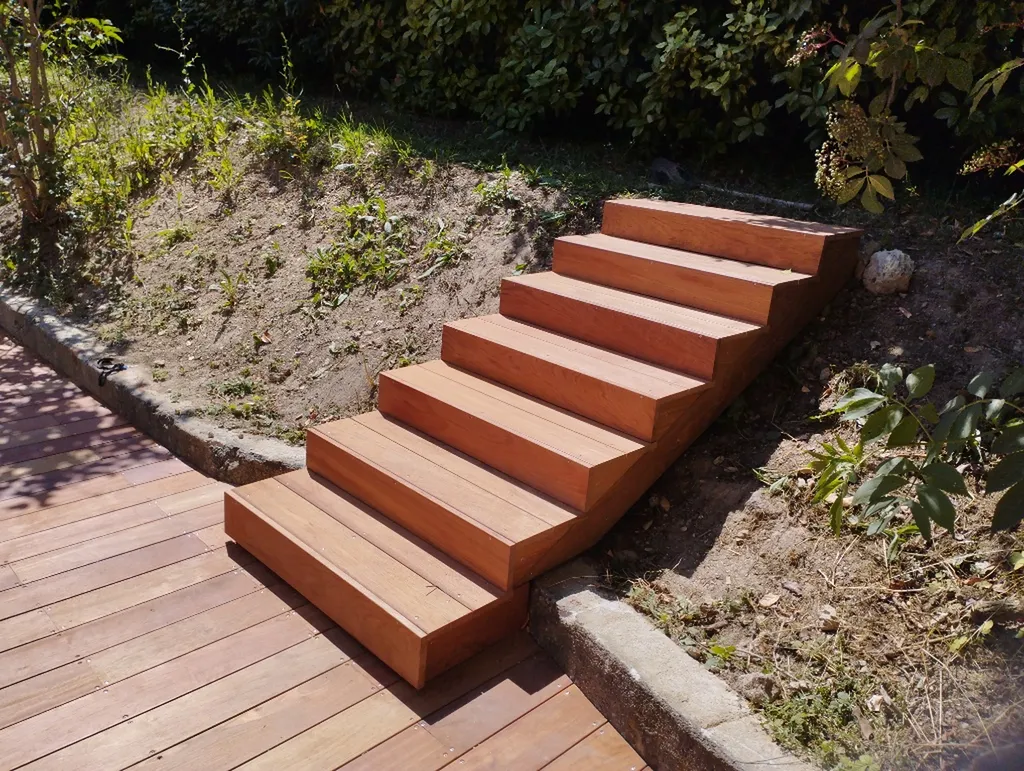 escalier en bois exotique Jatoba Aix-en-Provence à côté de Marseille.