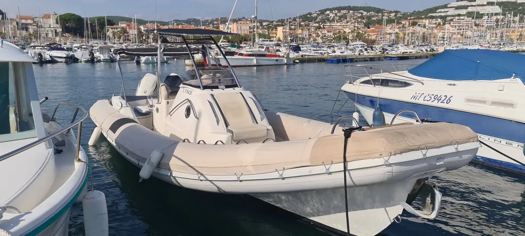 Semi-rigide d'occasion à vendre à Bandol