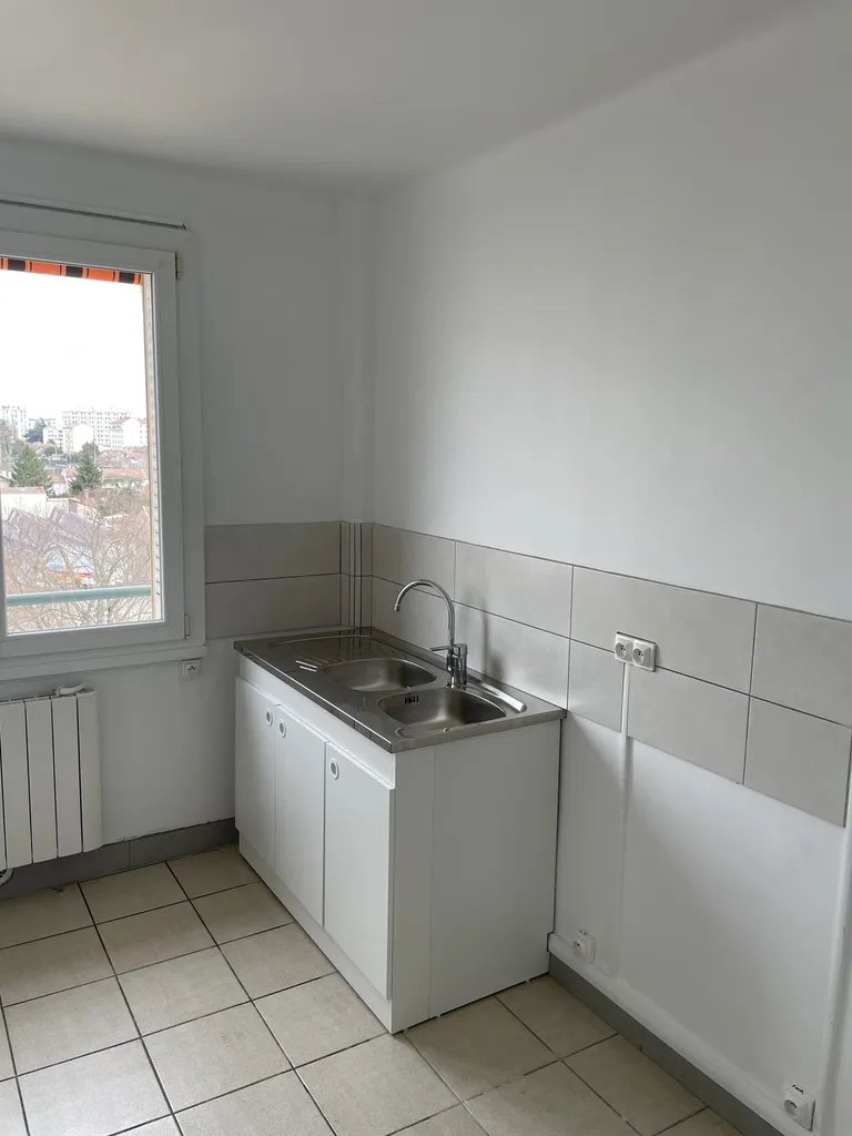 Rénovation de la cuisine d’un appartement à Villefranche-sur-Saône (Rhône – 69) dans le cadre d’un chantier de rénovation intérieure complète