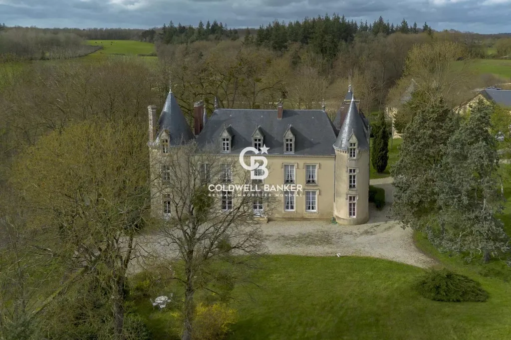 demeure de caractère avec dépendances et pigeonnier aménagé en campagne sarthoise