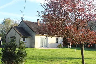 L’Agence Immobilière Terres et Demeures de Normandie située à CORMEILLES (27260), 2 rue de l’Abbaye, vous propose de venir découvrir en EXCLUSIVITE, à 1,5 km du centre-ville de Beuzeville 27210 et de ses commerces, dans un bel environnement verdoyant