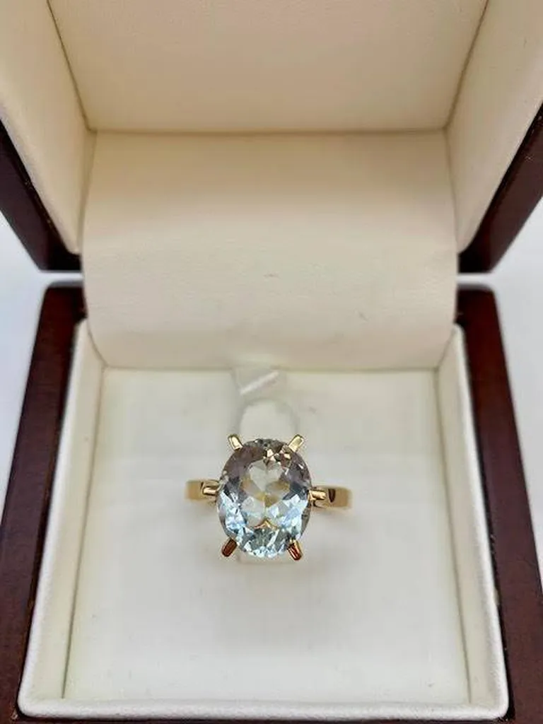 Symphonie Aquatique: Un Joyau d'Or et d'Aigue-Marine chez Or Ligne en Gironde