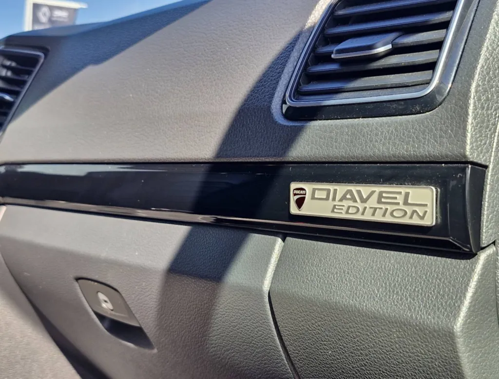 VOLKSWAGEN AMAROK DOUBLE CABINE 3.0 V6 TDI 258 CV 4MOTION DUCATI DIAVEL EDITION BVA OCCASION / ROLL COVER / ATTELAGE / PEINTURE MATE / RAMPE LED près de Toulouse en occitanie