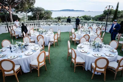 Mariage de luxe sur la Côte-d’Azur : villa vue mer, décor somptueux, wedding planner et réception exceptionnelle près de Toulon