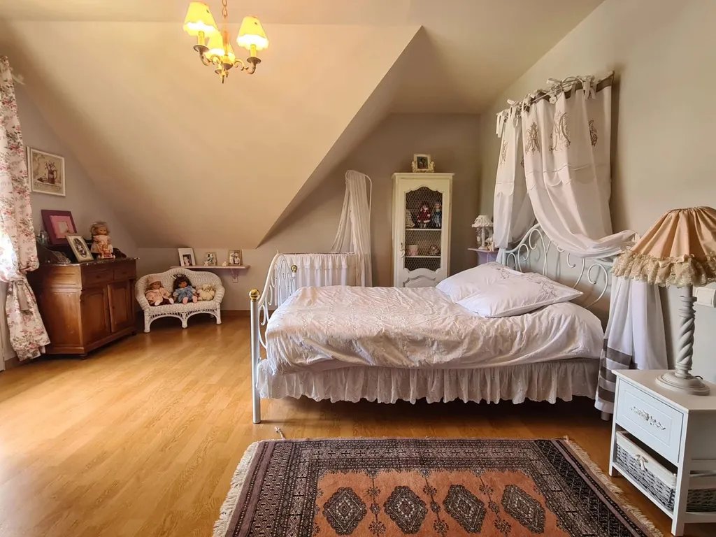 Magnifique maison à vendre à Ecommoy avec 4 chambres, piscine et Garage