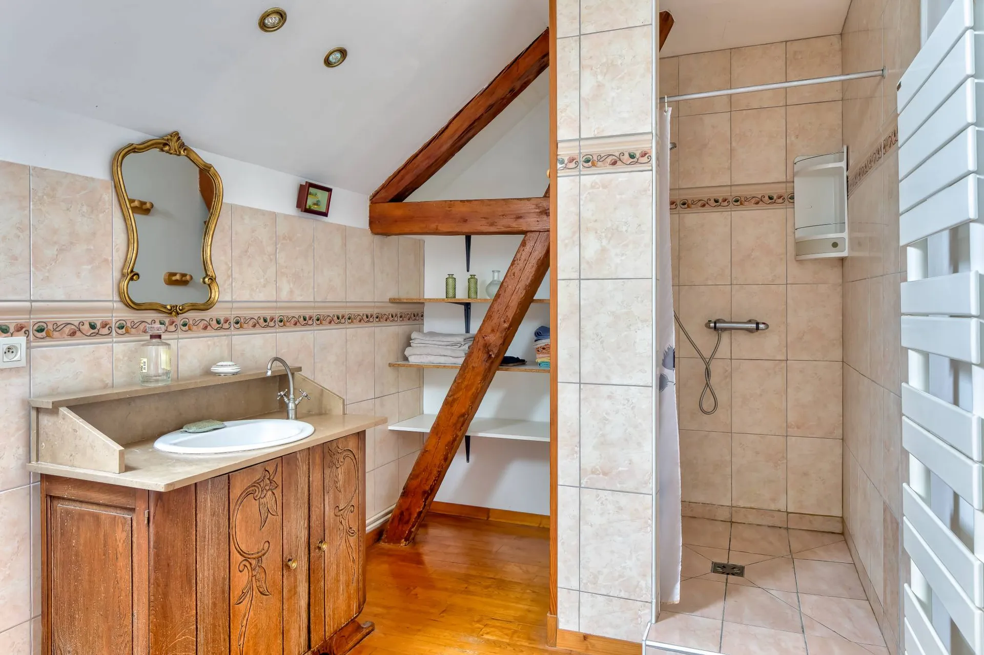 Propriété de caractère en Normandie sur son parc de 1,2 hectares.