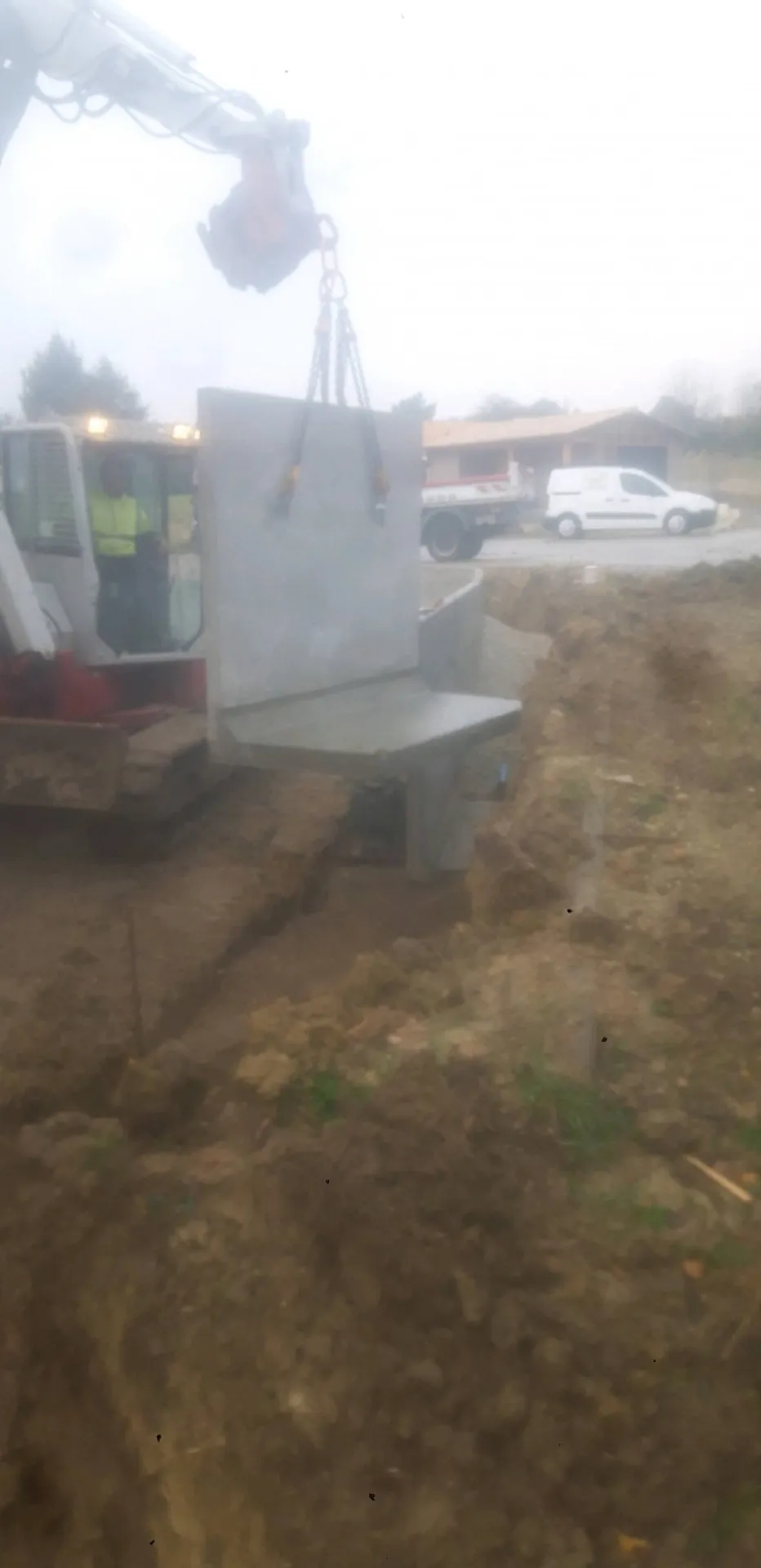 Création mur de soutiennement en L béton préfabriqué chez un particulier sur la commune de La Brède