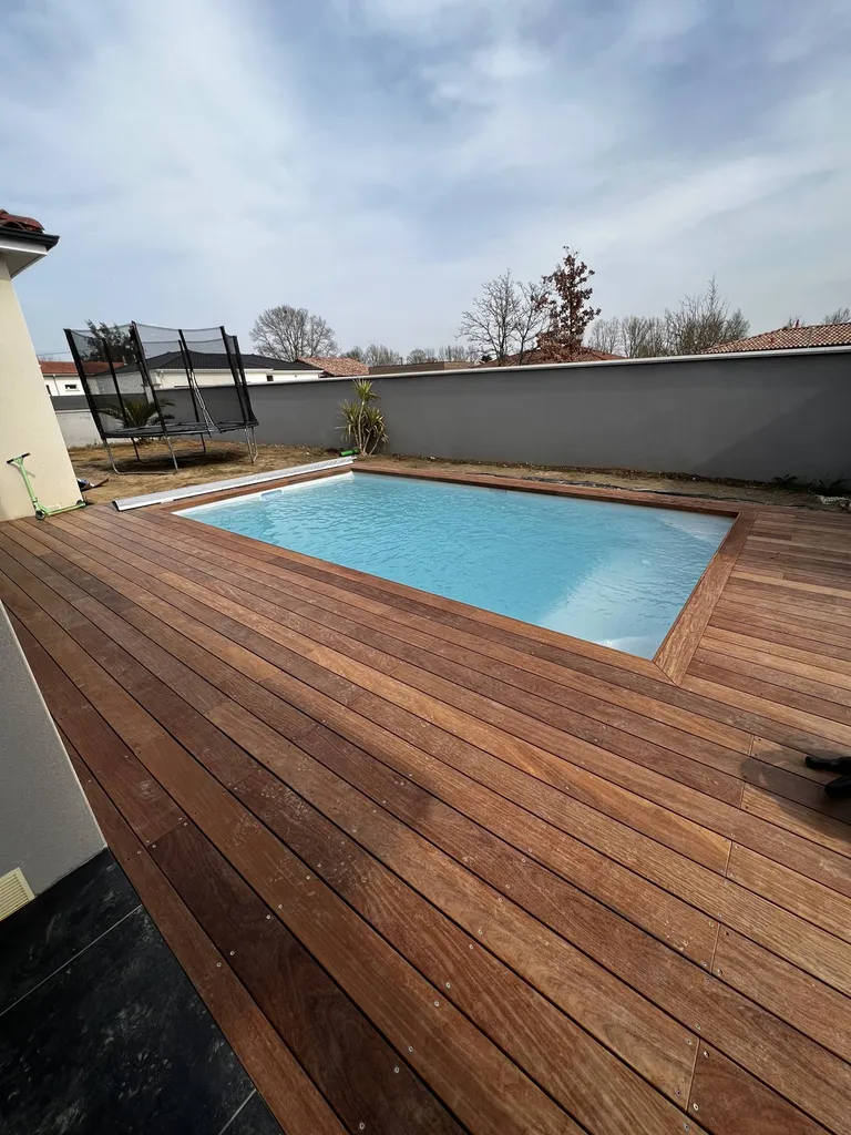 Construction de terrasse et aménagement extérieur en bois sur la commune de Portet Sur Garonne près de Toulouse