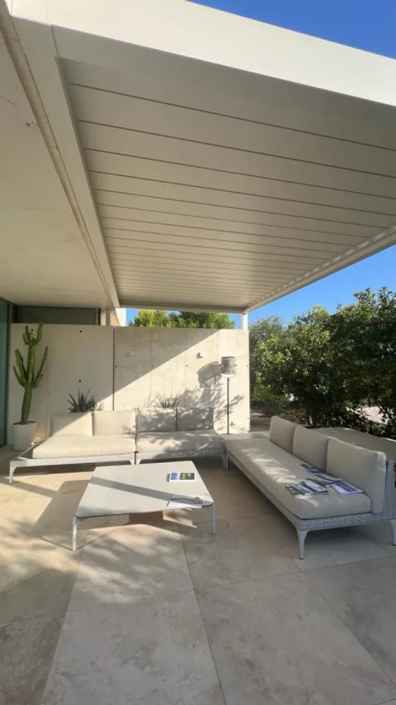 pose de pergola bioclimatique aluminium sur mesure proche d'aix en provence