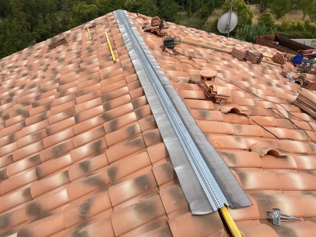 Changement d’une toiture de maison en tuiles Abeilles sur Martigues