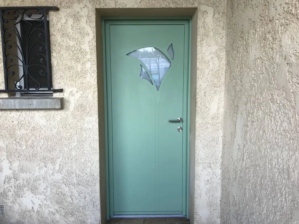 Installation d'une Porte d'entrée en aluminium K.LINE modèle Arôme à Gargas dans le Luberon 