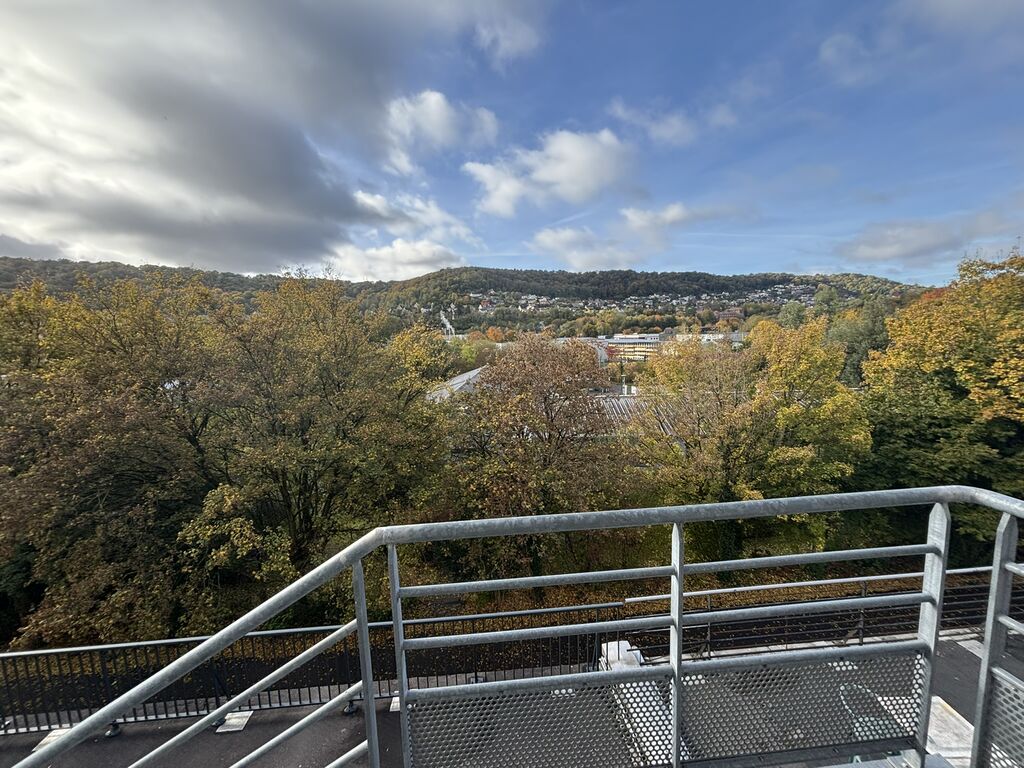 A vendre, local commercial de 966 m² et 9 places de stationnements