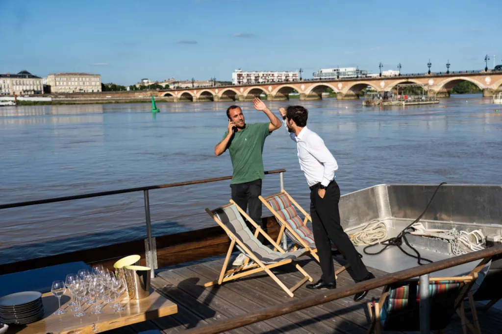 Organiser une balade en chaland sur la Garonne en famille oiu entre collaborateurs à Bordeaux en Gironde 
