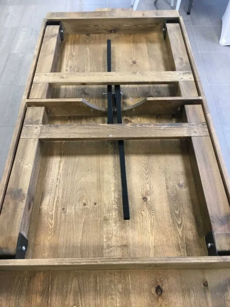 Table vintage à louer à Toulon pour vos mariages