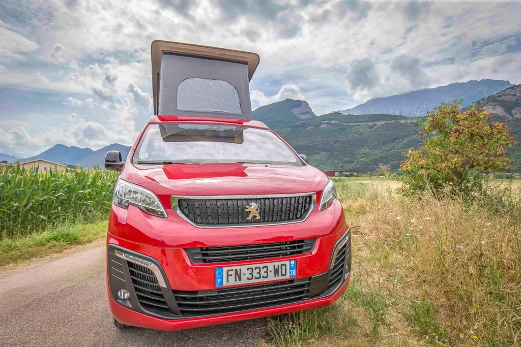 Installation de Toit relevable sur-mesure Peugeot Expert Medium à ouverture arrière posé à Grenoble et dans tout l'Isère