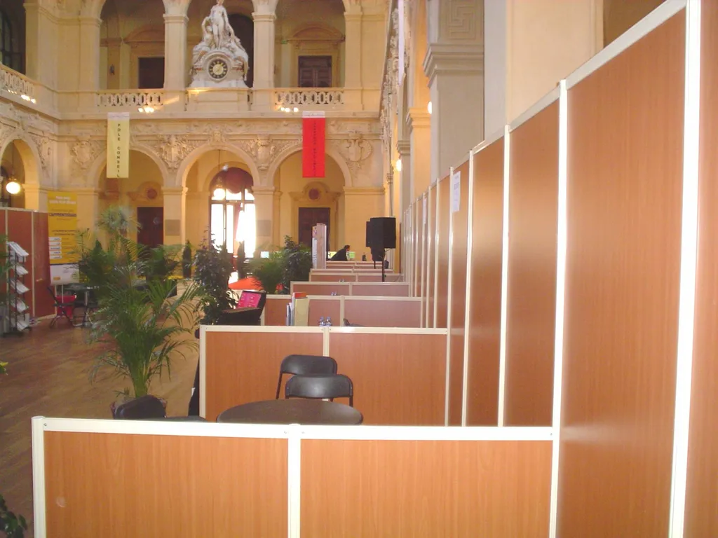 Location de box pour un salon a Lyon