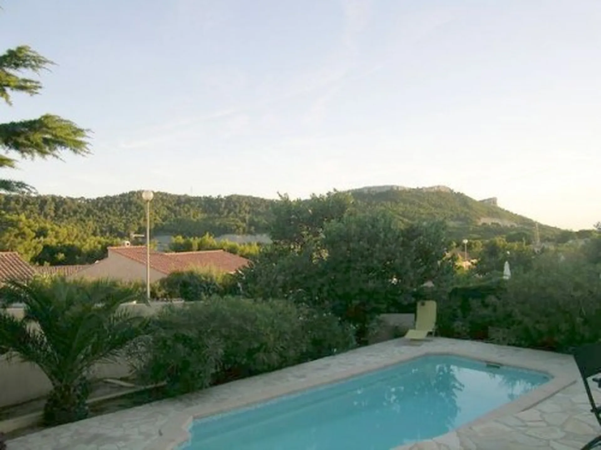 A la recherche d'une villa à acheter  4 sur  Roquefort La Bédoule  avec vue dominante dégagée  contactez notre agence ....