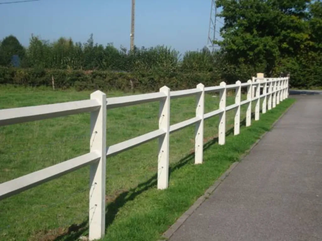 Poseur de clôtures béton normandes pour prés dans l'Eure 27
