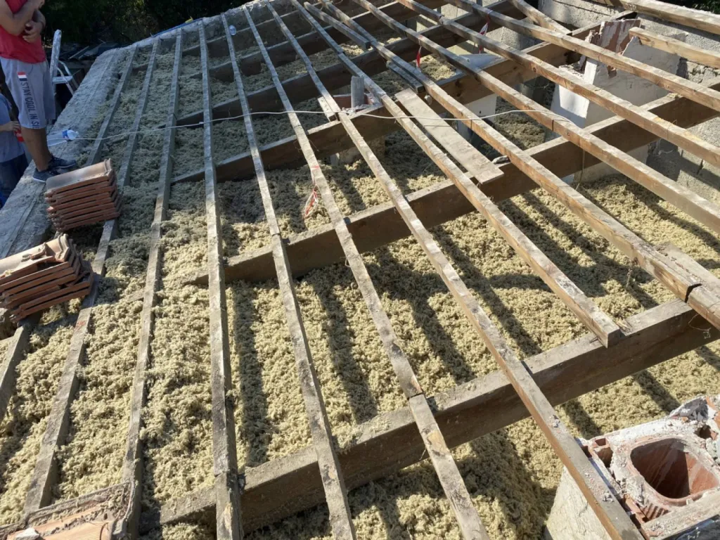 Depose toiture et pose isolation sur martigues