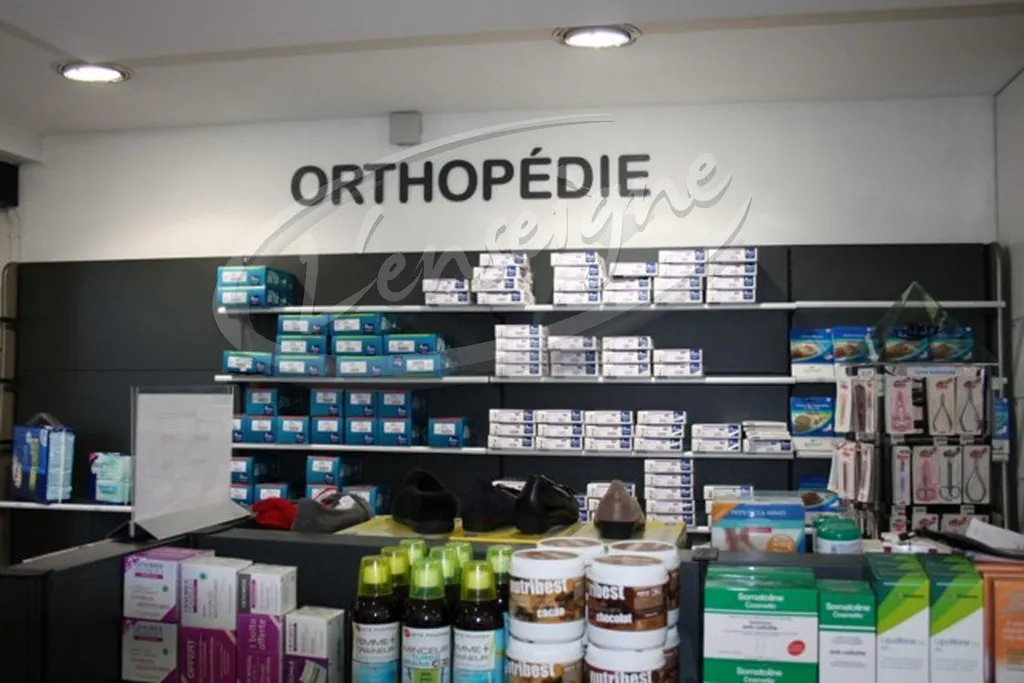 communication intérieure pharmacie martigues