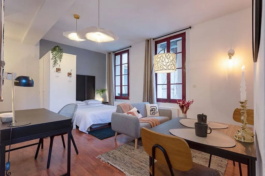 Magnifique T1 Bis de 30m² entièrement Meublé aux cœur des Carmes  
