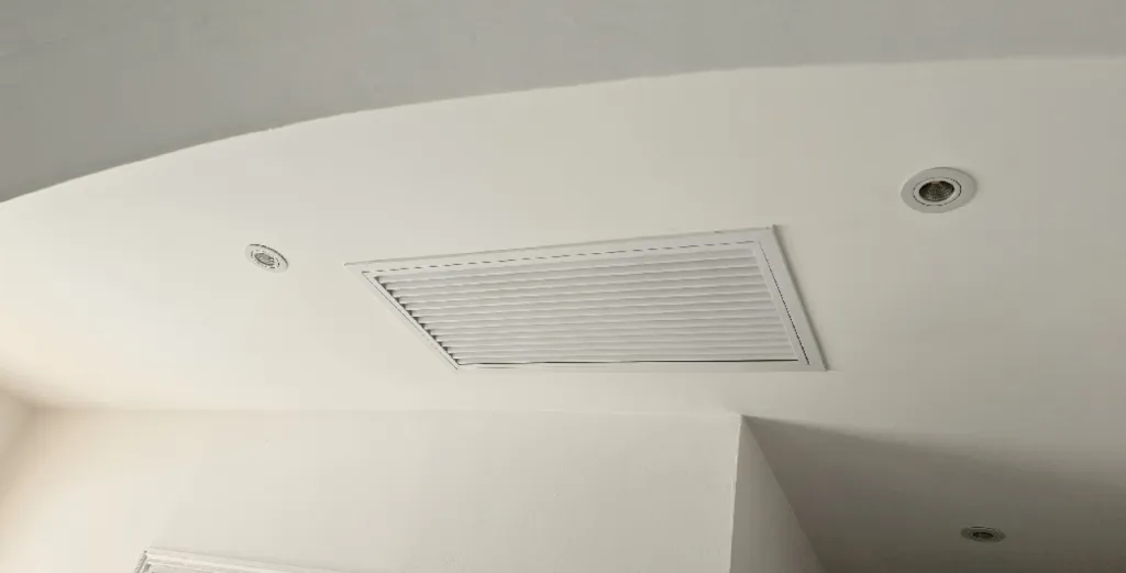 ## https://www.climalaya.com/details-installation+d+une+climatisation+type+gainable+mitsubishi+sez+avec+systeme+airzone+control+par+zone+dans+une+villa+a+vidauban-56