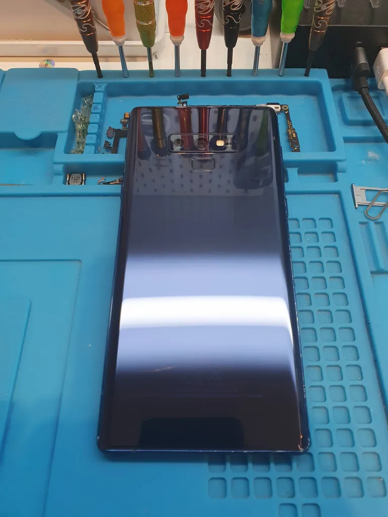 REMPLACEMENT D'UN ÉCRAN SUR UN SAMSUNG A10 à Plaisance du Touch, près de Toulouse