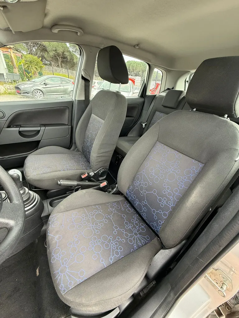 FORD FIESTA 1.4 TDCI 70CV 1er main 
5 PORTES 