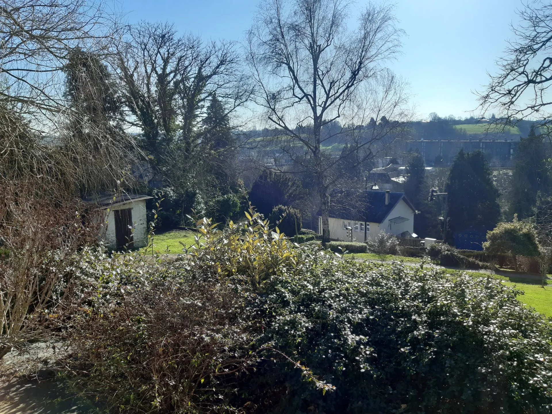 Ensemble immobilier à vendre centre ville de lisieux avec grand terrain