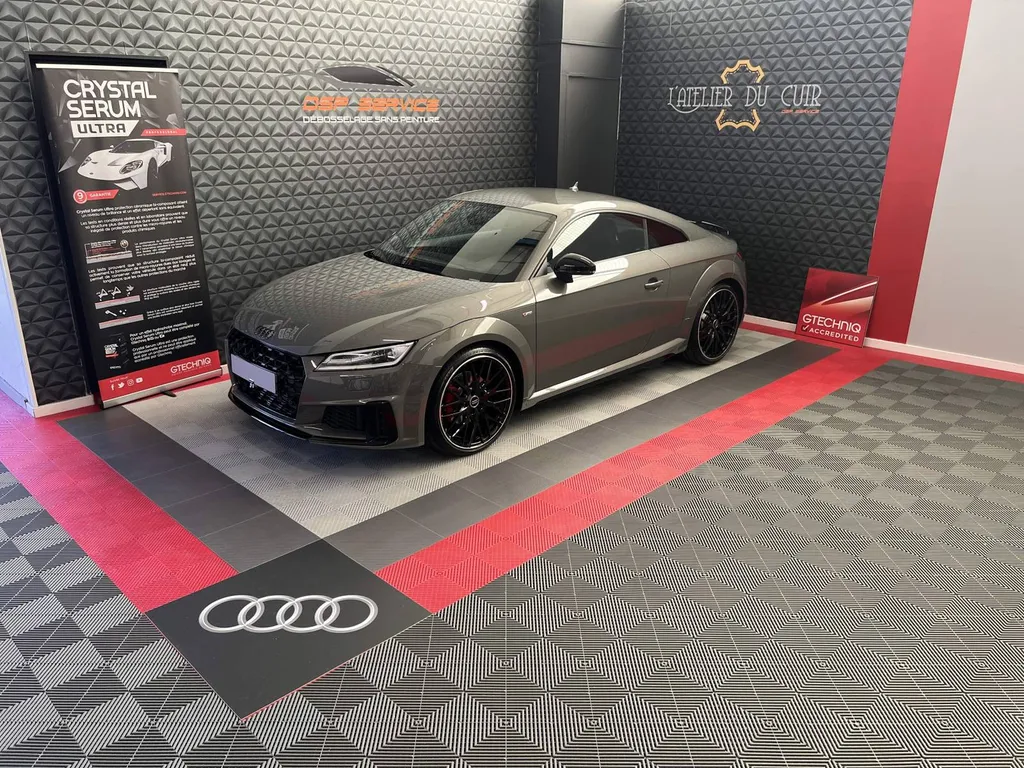 Réalisation d'un traitement céramique Gtechniq sur une Audi TT S Line grise, sur Le Mans