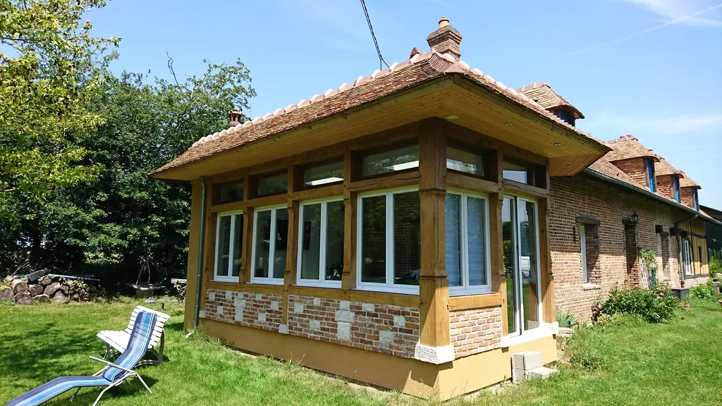 Trouver une entreprise spécialisée dans les maisons normandes pour créer une extension en colombages à Deauville proche Lisieux dans le Calvados 14