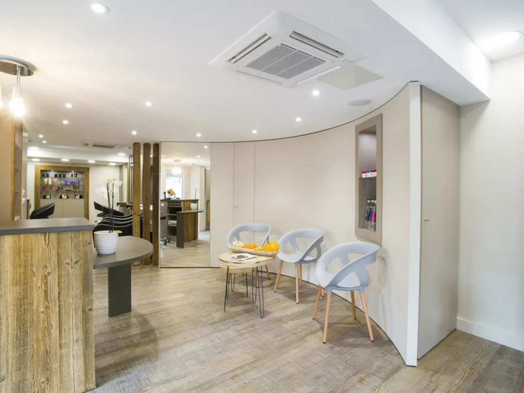 Barron Agencement salon de coiffure rangement fonctionnel et discret