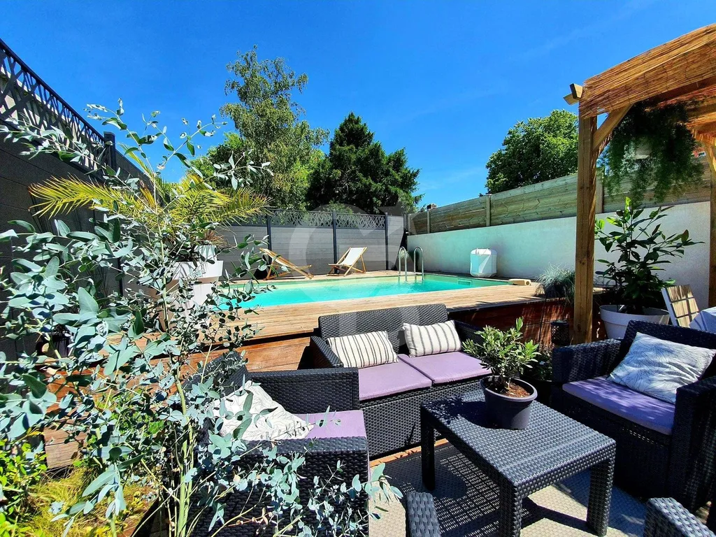 Maison en pierre rénovée avec piscine à vendre près du centre de TALENCE