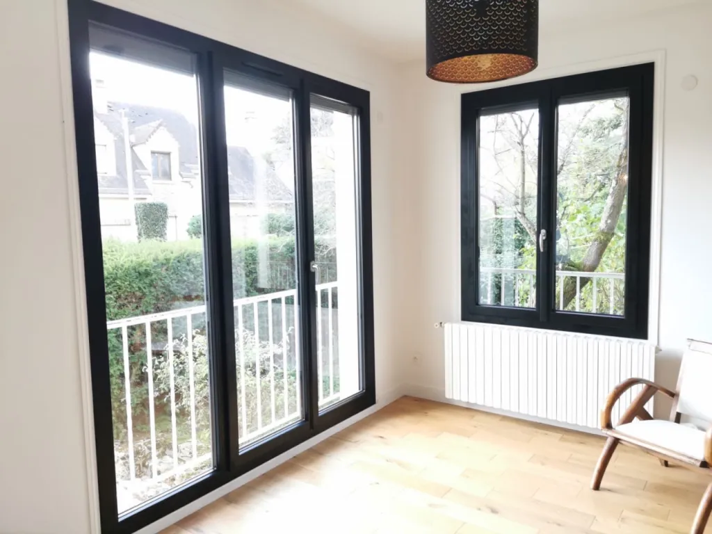 DRM Rénovation a trois domaines d’expertise : la pose de menuiserie, l’isolation par l’extérieur et le ravalement de façade par projection