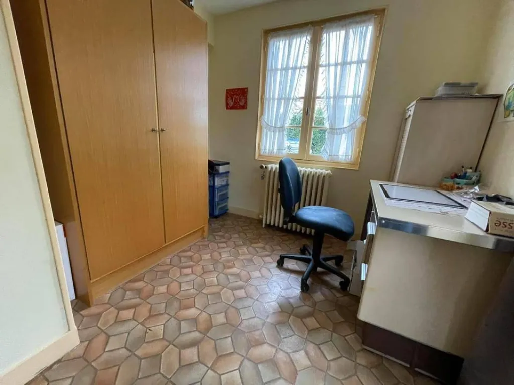 A acheter belle longère à rafraîchir de 170m² sur 1500m² de terrain divisible sur la commune de LA LONDE 76500