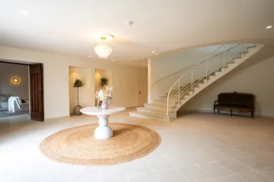 Château mariage champêtre vers Ménerbes 84560 Vaucluse : avec piscine et salle de banquet 200 assises