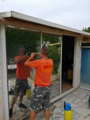 Faire poser des films de protections solaires sur les vitres d'une véranda au Castellet
